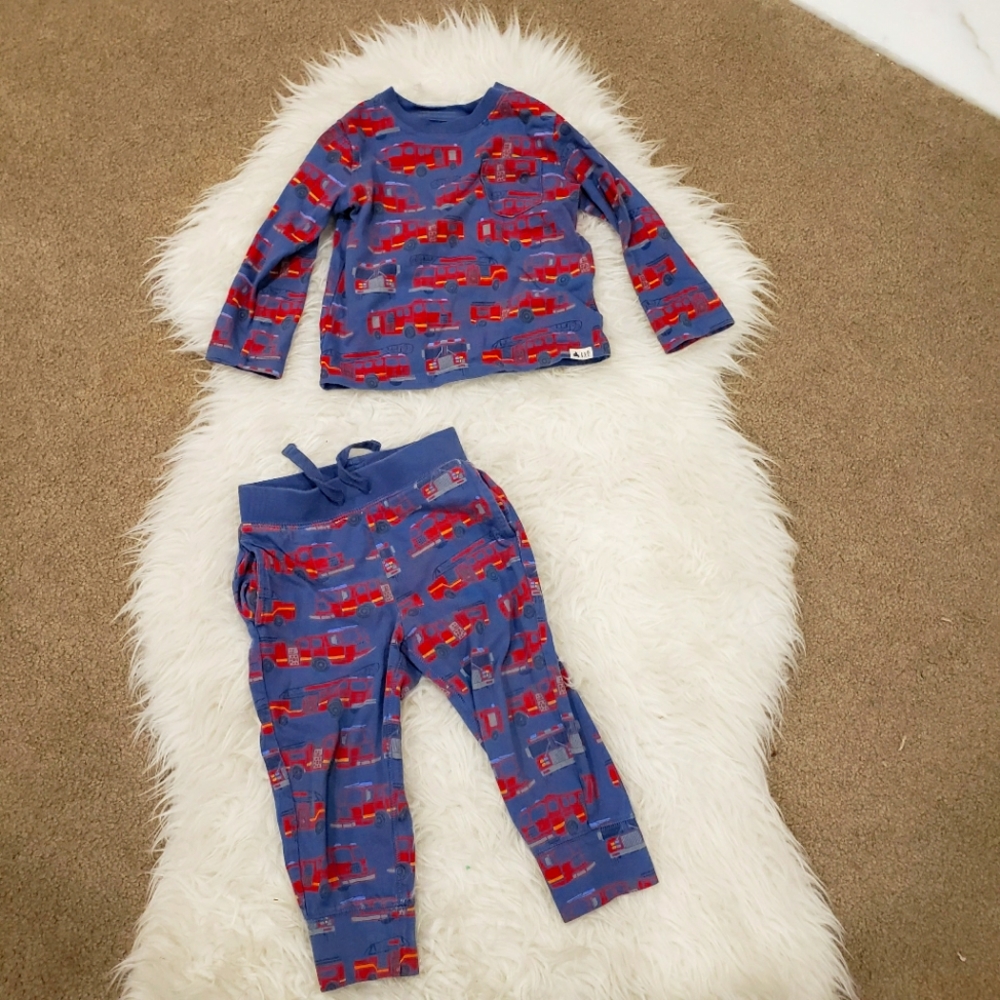 Gap 2 years firetruck outfit